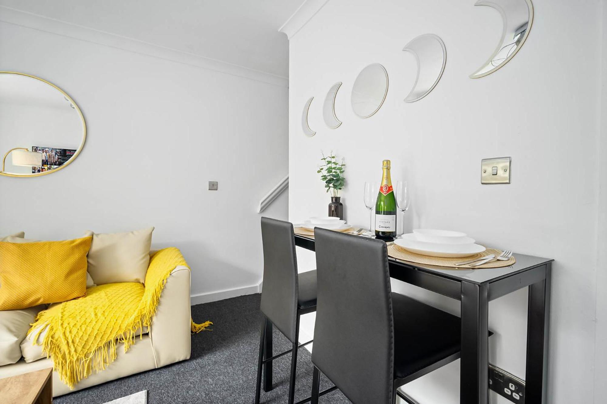 2 Bedroom House - Garden & Parking 2Gm - Wifi Birmingham Bagian luar foto