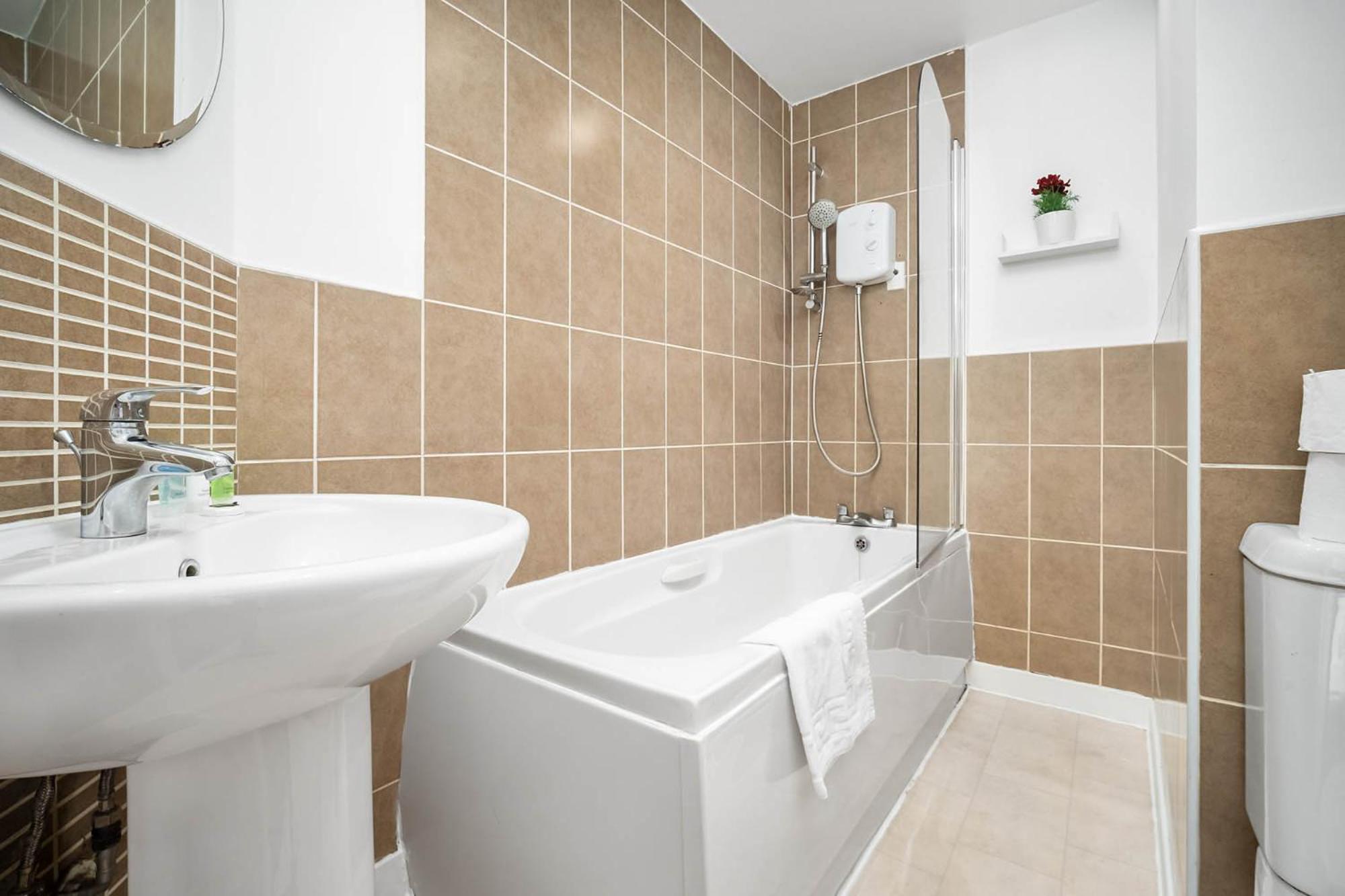 2 Bedroom House - Garden & Parking 2Gm - Wifi Birmingham Bagian luar foto