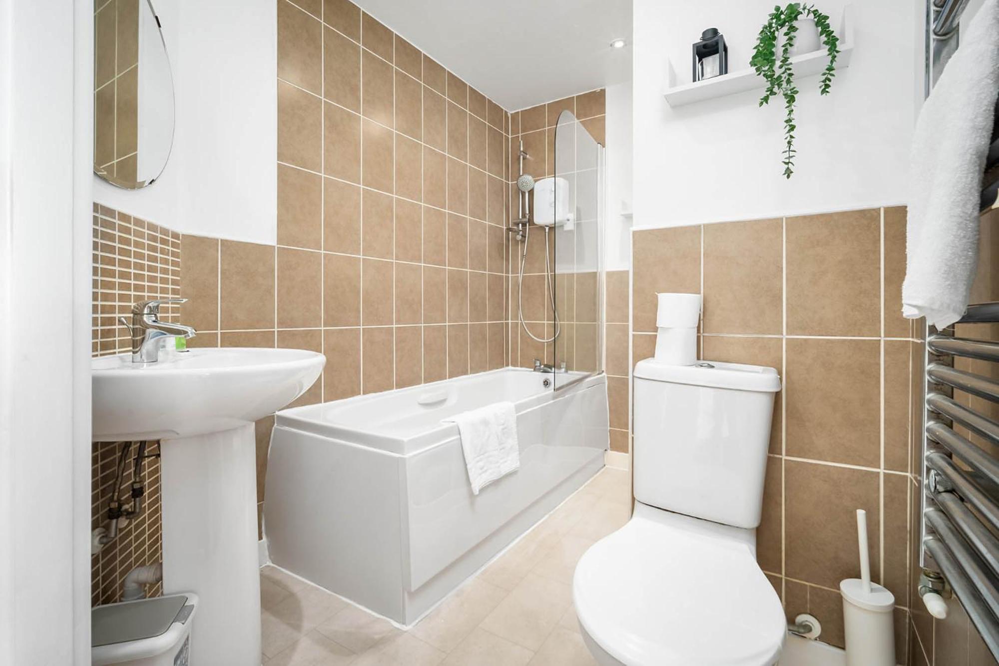 2 Bedroom House - Garden & Parking 2Gm - Wifi Birmingham Bagian luar foto